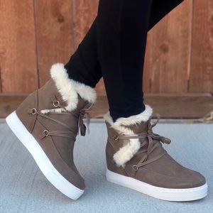 Stylish Lace Up Fur Wedge Sneakers